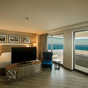Radisson באקו